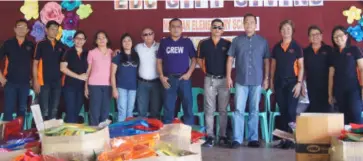  ??  ?? MURCIA Vice Mayor Gerardo Roxas (4th from right) with EDC employees and teachers during the school supplies distributi­on at Minoyan Elementary School in Murcia.