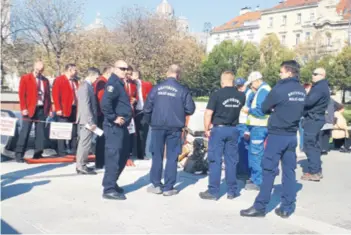  ??  ?? Grad Zagreb pozvao je svoje zaštitare da čuvaju radnike od napada