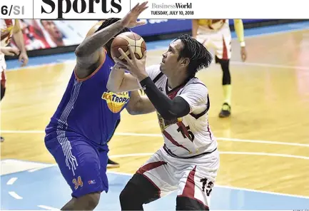  ?? ALVIN S. GO ?? THE San Miguel Beermen came from behind to beat the TNT KaTropa, 121-110, to take Game One of their best-of-three PBA Commission­er’s Cup quarterfin­als on Monday.