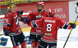  ?? FOTO: JUSSI NUKARI / LEHTIKUVA ?? Jere Sallinen, Emil Bemström och Ville Varakas hör till de spelare som saknas i onsdagens match mot Jukurit.