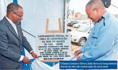  ??  ?? Ulisses Correia e Silva e João Serra no lançamento oficial da obra de construção da nova sede