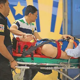  ?? JUN MENDOZA ?? Troy Rosario of TNT is carried out of the court on a stretcher following a hard foul during the Texters match againt the Fuel Masters at the Mall of Asia Arena.