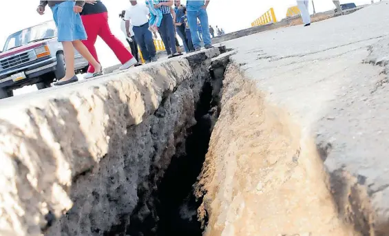  ?? ARCHIVO LA VOZ DE LA FRONTERA ?? El epicentro del terremoto se registró en el vaso de la Laguna Salada, a 68 kilómetros de la mancha urbana /