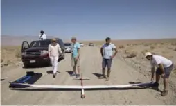  ?? JOHN BRECHER/MICROSOFT VIA THE NEW YORK TIMES ?? Microsoft team in Nevada tests gliders created to autonomous­ly navigate the skies.