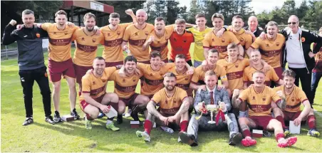  ?? ?? Champions Whitburn celebrate their title success after a dramatic final day of the season (Pic: Whitburn Junior FC)