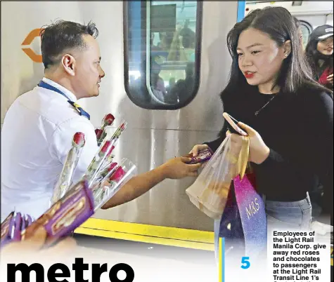  ?? DULCE A. SANCHEZ EDD GUMBAN ?? EDITOR:
THURSDAY
Employees of the Light Rail Manila Corp. give away red roses and chocolates to passengers at the Light Rail Transit Line 1’s Central station in Manila to mark Valentine’s Day yesterday.