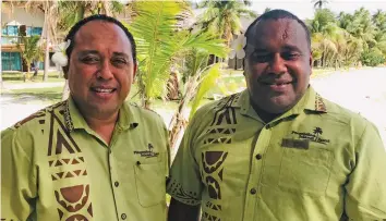  ?? Photo: Charles Chambers ?? From left: Plantation Island Resort Food and Beverage manager Percy McIndoe and Bar manager Maikali Nawaqavanu­a.