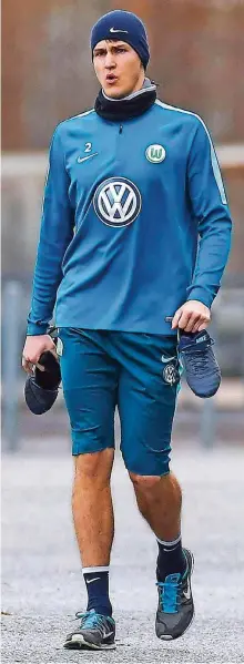  ?? FOTO: IMAGO ?? Der Saarländer Philipp Wollscheid stand zuletzt selten im Kader des VfL Wolfsburg. Nun wurde er sogar suspendier­t.