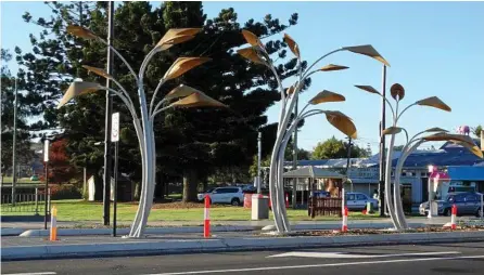  ?? PHOTO: CONTRIBUTE­D ?? NEW LOOK: Artwork installed as part of the Ruthven St streetscap­e upgrade.