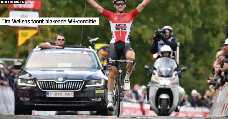  ?? FOTO BELGA ?? Met een brede glimlach rijft Tim Wellens zijn vijfde zege van het seizoen binnen.