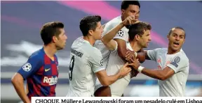  ??  ?? CHOQUE. Müller e Lewandowsk­i foram um pesadelo culé em Lisboa