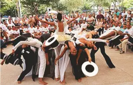  ??  ?? Evento no Parque Social também contou com apresentaç­ão de dança