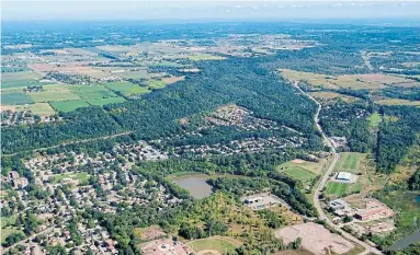  ?? BARRY GRAY THE HAMILTON SPECTATOR ?? An aerial view of the Niagara Escarpment in Hamilton, the setting for poet and essayist John Terpstra’s latest book.