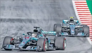  ??  ?? PLENO. Bottas y Hamilton tuvieron un duro día en el Red Bull Ring ya que los dos abandonaro­n.