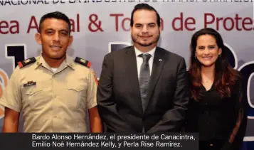  ??  ?? Bardo Alonso Hernández, el presidente de Canacintra, Emilio Noé Hernández Kelly, y Perla Rise Ramírez.