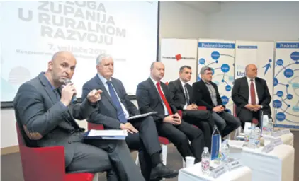  ??  ?? Govornici na okruglom stolu: Tomislav Tolušic, Božo Galić, Željko Kolar, Matija Posavec, Petar Mamula i Željko Kraljičak