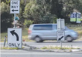  ?? ?? Residents have expressed anger at the speed limit at the intersecti­on of the East Derwent Highway and Piper Road at Geilston Bay. Picture: Chris Kidd