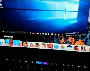  ??  ?? Mit der neuen Kontaktlei­ste „People Bar“in Windows 10 können Sie Kontakte aus Outlook oder Skype ganz einfach in der Taskbar fixieren und einen Chat beginnen.