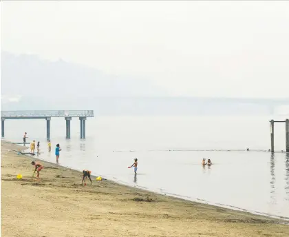  ?? JENNIFER GAUTHIER/REUTERS ?? Researcher­s say more study is needed to understand the effects of long-term exposure to wildfire smoke.