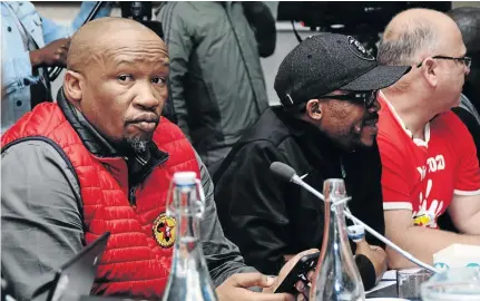  ?? /MDUDUZI NDZINGI ?? General secretary of Numsa Irvin Jim and fellow negotiator­s Tshepo Selelo and Jannie du Toit during the wage talks with Eskom in Johannesbu­rg yesterday.