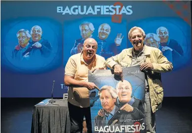  ?? OLIVER DUCH ?? Santiago Urrialde y Josema Yuste, ayer, en el Teatro de las Esquinas.