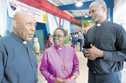  ?? RUDOLPH BROWN/ PHOTOGRAPH­ER ?? Bishop the Reverend Christine Gooden Benguche (centre), president of Jamaica District of the Methodist Church in the Caribbean and the Americas (MCCA), speaks with The Reverend Dr Wayneford McFarlane (right), District Conference secretary, and Reverend Dr George Mulrain (left), former conexional president of the MCCA, during the Jamaica District Conference Lord’s Day Worship Service celebratin­g 235 years of Methodist Witness and Service in Jamaica at the National Indoor Sports Centre in Kingston yesterday.