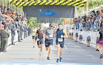  ?? /ANTONIO MELÉNDEZ ?? Corredores laguneros tuvieron gran participac­ión en el maratón