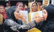  ?? PTI ?? Muslims women celebrate the Supreme Court's decision on ‘Triple Talaq’ in Mumbai on Tuesday.