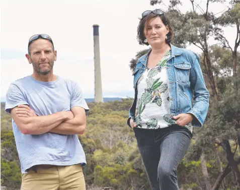  ?? Picture: ALAN BARBER ?? POOR LOOKOUT: Mike Bodsworth and Emma Fenty say the chimney stack from the decommissi­oned Anglesea Power Station is “completely out of place as an element in the landscape”.