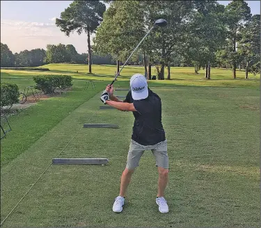  ?? Contribute­d photo ?? Teeing off: Parkers Chapel's Reid Cates takes a practice swing at the Lion's Club this week. The Trojans open the golf season Tuesday in Winthrop.