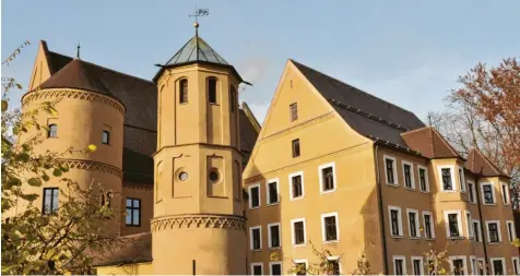  ?? Archivfoto: Bunk ?? Im Wertinger Rathaus verschiebe­n sich die Machtverhä­ltnisse nur marginal – ein Sitz wandert von der SPD zu den Grünen, sonst bleibt alles beim Alten, und alteingese­ssene Stadträte werden vom Wähler für ihre Arbeit belohnt. Stimmenkön­ig ist Reinhold Wörle von den freien Wählern, gefolgt von Johann Popp von der CSU.