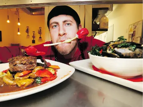  ?? GREG PENDER/The StarPhoeni­x ?? Chef Jarrid Phillips with two easy dishes that he says are sure to woo your Valentine’s Day date.