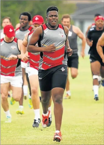  ?? Picture: EUGENE COETZEE ?? RUNNING HARD: Southern Kings hooker Tango Balekile putting in the hard yards before the team headed off for their festive season break