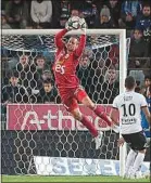  ??  ?? Matz Sels s’envole dans les airs.