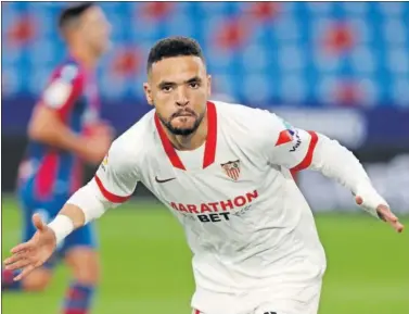  ??  ?? En Nesyri celebra el tanto del triunfo conseguido ante el Levante en la última jornada de Liga.