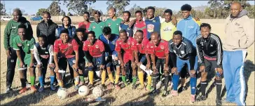  ?? Picture: MFUNDO PILISO ?? TONS OF TALENT: Scouts with members of the Eastern Cape team who will represent the province at the SAB League U21 National Championsh­ips in Durban later this month