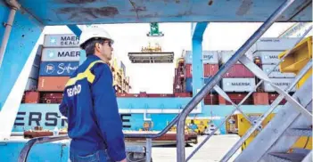  ??  ?? 1.200 trabajador­es quedaron desemplead­os tras el cierre de la planta de Maersk en Malvilla.