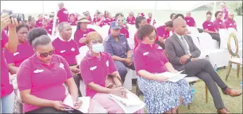  ?? (Pics: Stanley Khumalo). ?? Some of the stakeholde­rs who participat­ed in the 2022 Internatio­nal Breast Cancer Awareness Month at the Millennium Park, Manzini. (R) The Minister of Health Lizzie Nkosi launched the 2022 Internatio­nal Breast Cancer Awareness Month at the Millennium Park.