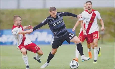  ??  ?? Pedro Tiba é uma das armas do meio-campo do Lech Poznan