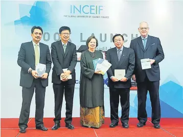  ??  ?? INCEIF Chancellor Zeti (centre) shows the Book On Islamic Finance after launching ceremony held at Sasana Kijang, with (from left) Izani Ghani, Chung, Kok and Daud Vicary. Zeti says she is willing to cooperate with the investigat­ion into the alleged...