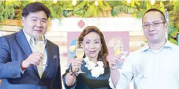  ??  ?? Tropicale was formally launched with a ceremonial toast led by SSI Group president Anton Huang, Rustan’s Maritess Tantoco-Enriquez, and RCBC Bankard president and CEO Simon Javier Calasanz.