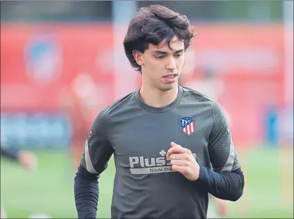  ?? FOTO: EFE ?? Joao Félix, en uno de los entrenamie­ntos de las últimas semanas, con el Atlético de Madrid