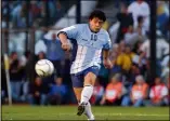  ??  ?? Amazon Prime Video veut retracer la carrière du très controvers­é joueur Diego Maradona.