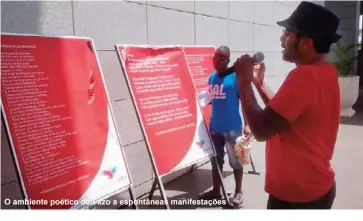  ??  ?? O ambiente poético deu azo a espontânea­s manifestaç­ões