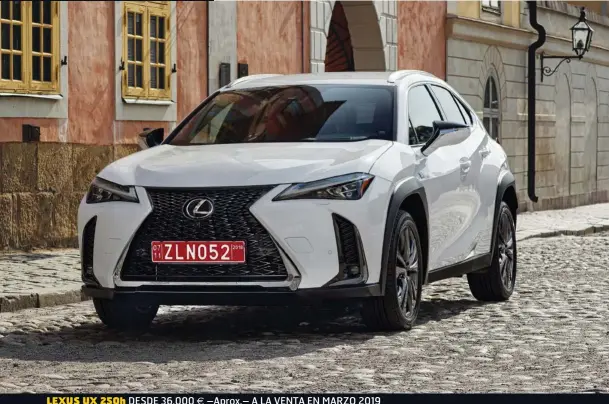  ??  ?? IMAGEN ÚNICA. El Lexus UX se ofrece en un total de 13 colores de carrocería que acentúan las líneas enérgicas del vehículo. De ellos, tres han sido desarrolla­dos en exclusiva para el UX.