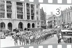  ?? Picture:www. en.wikipedia.org ?? 3 Japanese troops march through Singapore City in 1942.