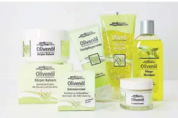  ?? Foto: Geri Erdelyi/Dr. Theiss Naturwaren GmbH ?? Die Olivenöl Pflegeseri­e mit kaltgepres­stem Olivenöl aus Italien von medipharma cosmetics.