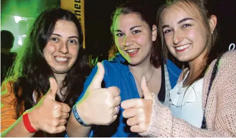  ?? Foto: Siegfried P. Rupprecht ?? Während die Erwachsene­n bei der Ü30 Party des Festivals „Summer of Sound“nur zu einer verhaltene­n Resonanz beitrugen, war auf die jungen Leute mehr Verlass. Sie ge nossen die zweitägige Veranstalt­ung.