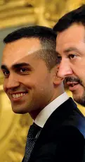  ??  ?? Nel mirino I due leader di governo Luigi Di Maio (Movimento 5 Stelle, a sinistra) e Matteo Salvini (Lega)