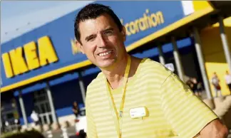  ?? (Photo Frank Muller) ?? Le manager d’ikea La Valette, Pascal Verwaerden, ne connaît pas la peur du rayon vide. et notamment des transports. Il existe un vrai déficit de chauffeurs routiers en ce moment…